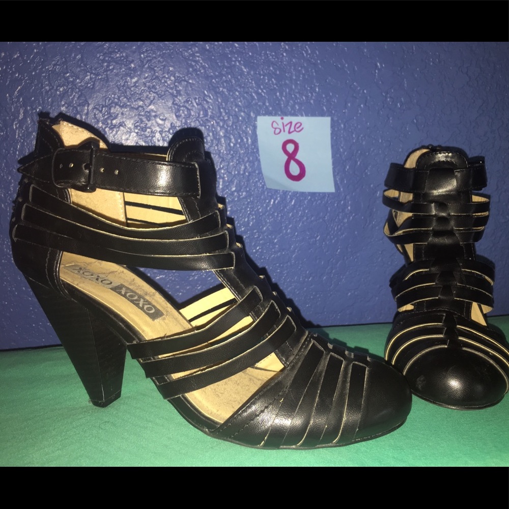 Black heels with sexy straps for summer!
